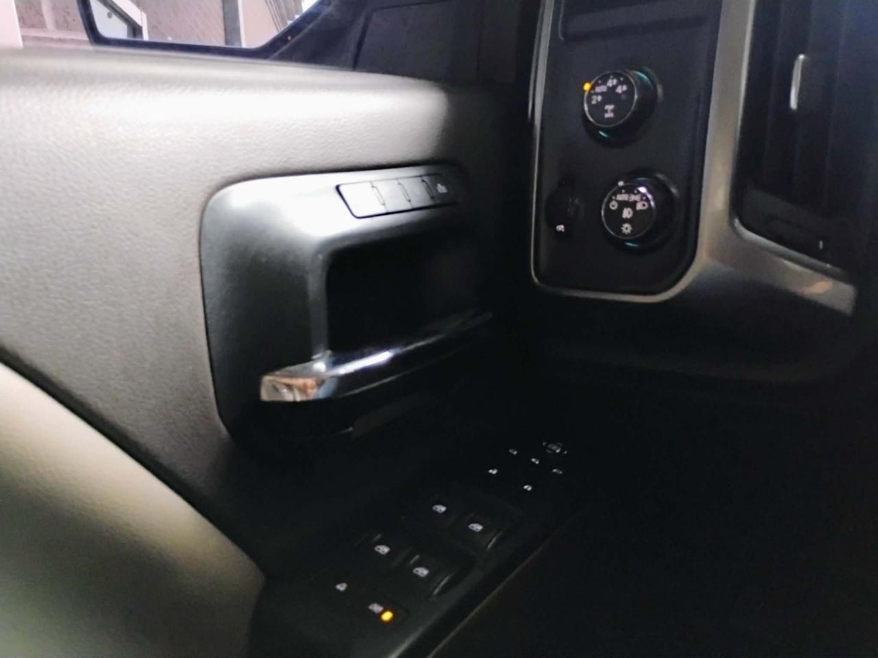 Chevrolet Silverado 1500 4WD Crew Cab 143.5" LTZ w/1LZ 2015