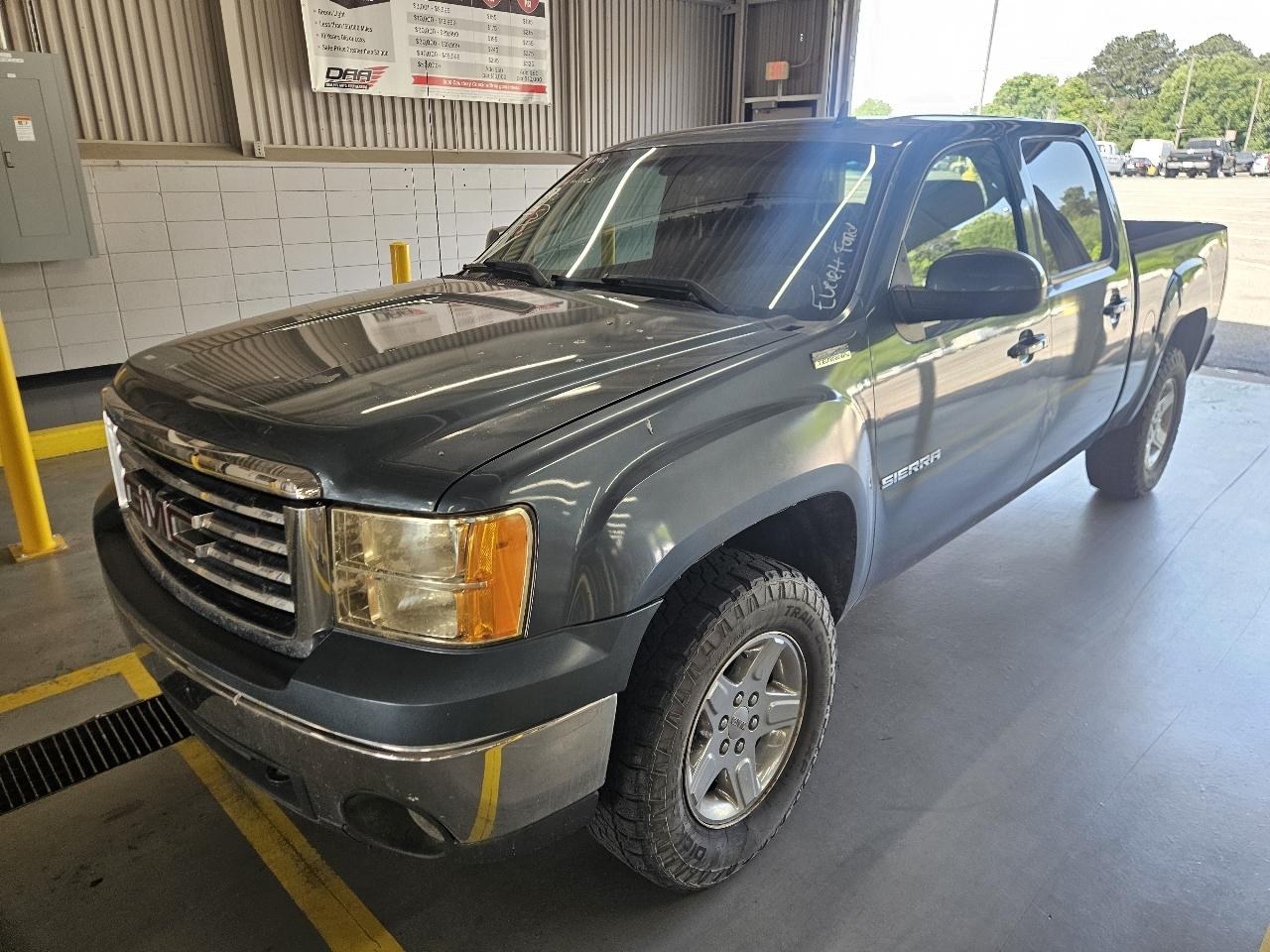 GMC Sierra 1500 4WD Crew Cab 143.5" SLE 2010