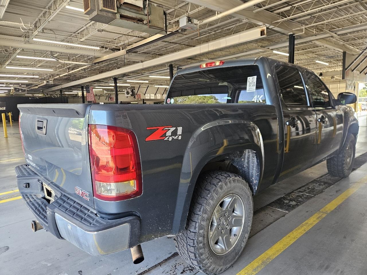 GMC Sierra 1500 4WD Crew Cab 143.5" SLE 2010