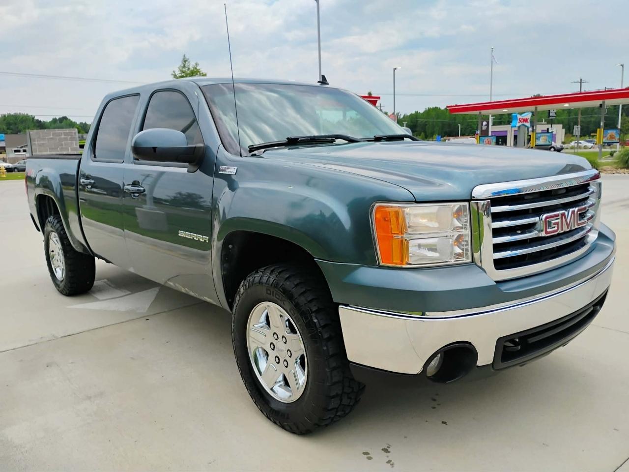 2010 GMC Sierra 4WD Crew Cab SLE SWB's photo