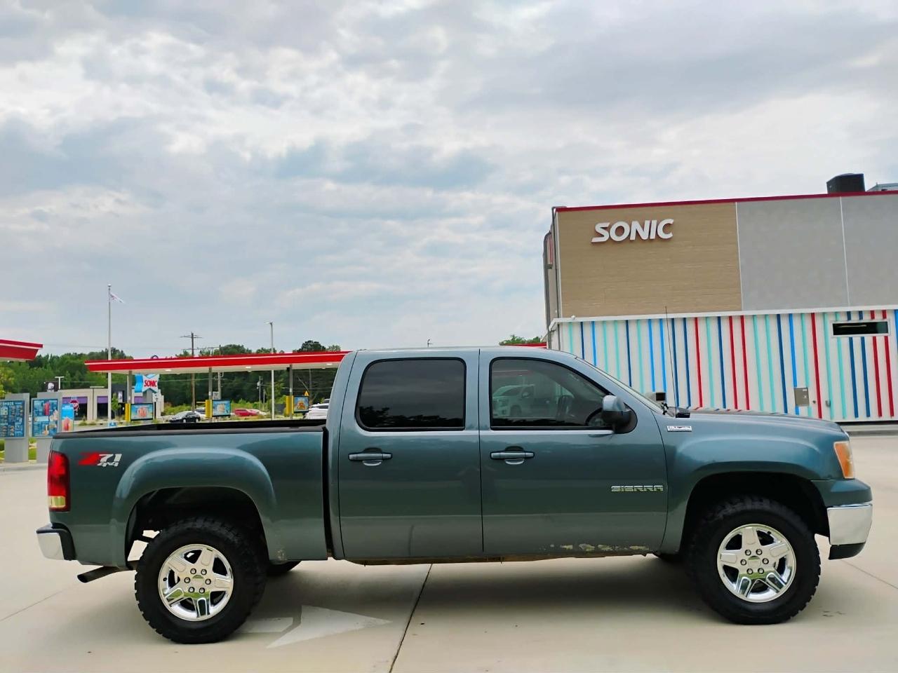 GMC Sierra 1500 4WD Crew Cab 143.5" SLE 2010