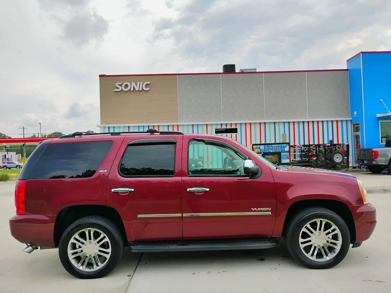 GMC Yukon 4WD 4dr 1500 SLT 2011