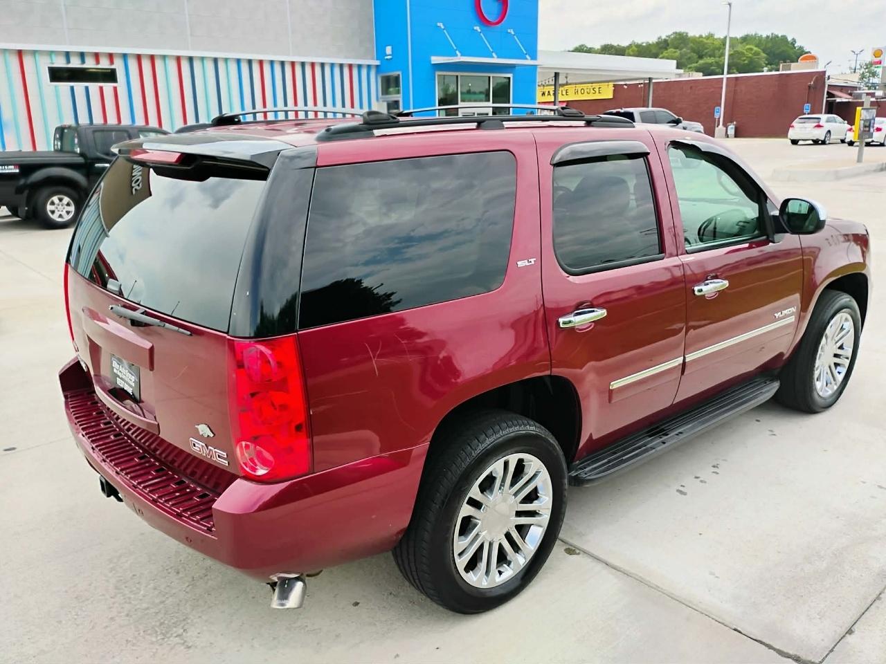 GMC Yukon 4WD 4dr 1500 SLT 2011