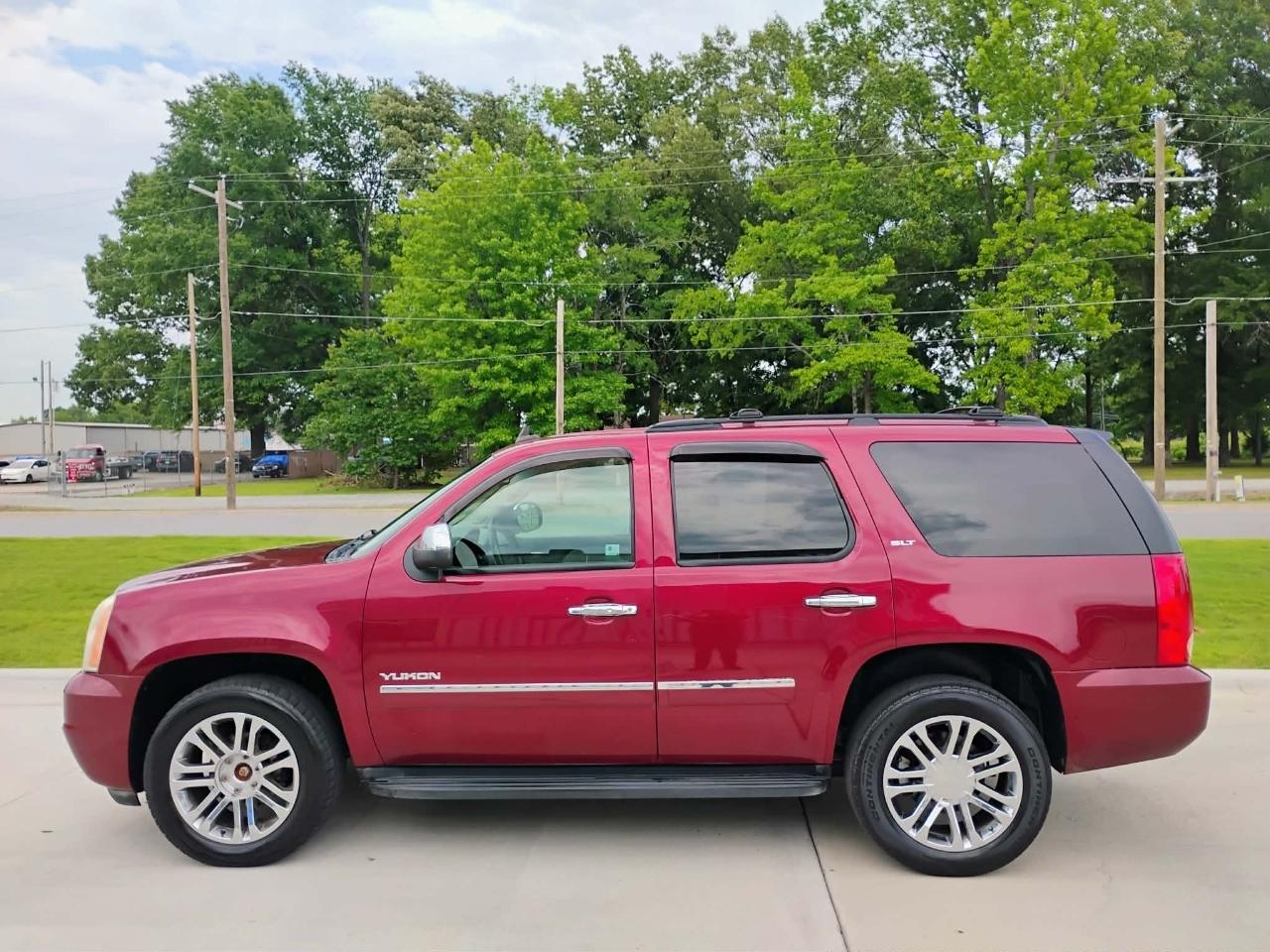 GMC Yukon 4WD 4dr 1500 SLT 2011