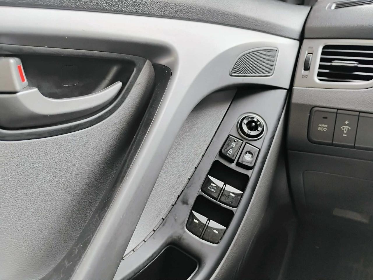 Hyundai Elantra 4dr Sdn Auto SE (Alabama Plant) 2014