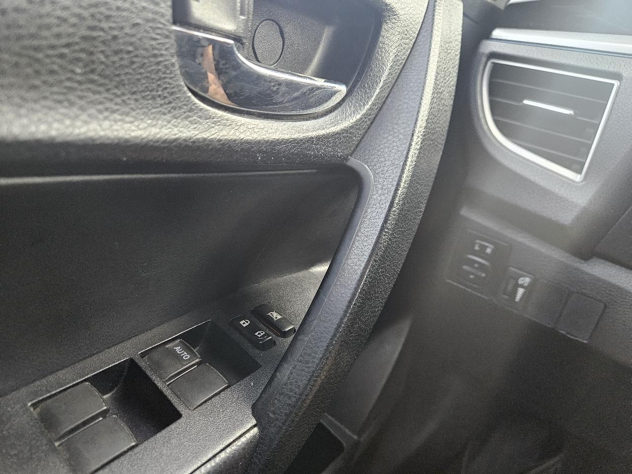 Toyota Corolla 4dr Sdn CVT LE Premium (Natl) 2014