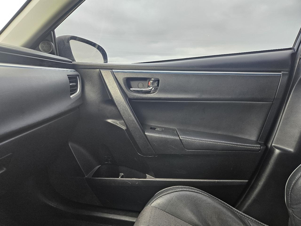 Toyota Corolla 4dr Sdn CVT LE Premium (Natl) 2014