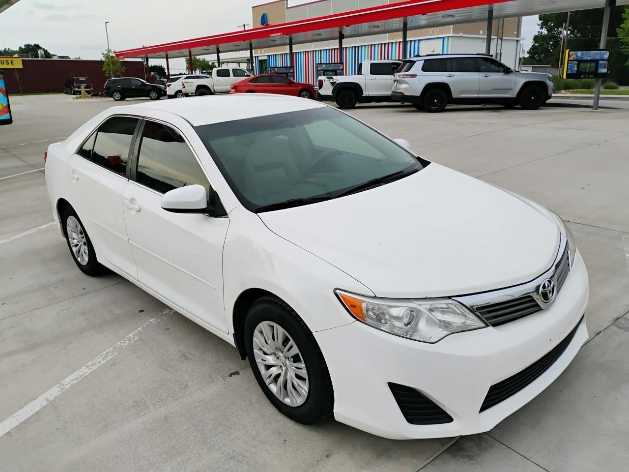 Toyota Camry 4dr Sdn I4 Auto XLE (Natl) 2013