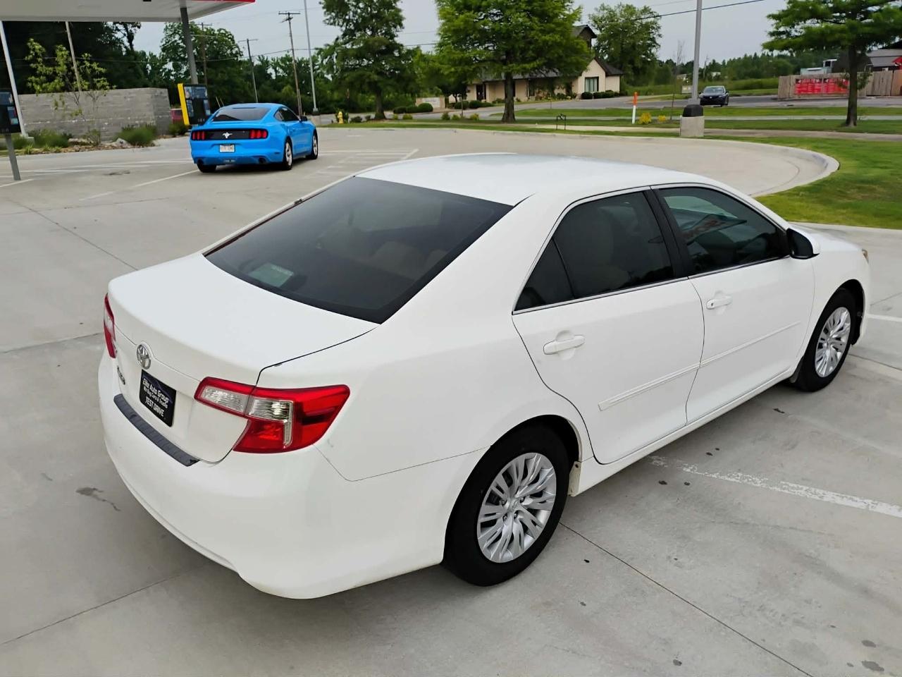 Toyota Camry 4dr Sdn I4 Auto XLE (Natl) 2013