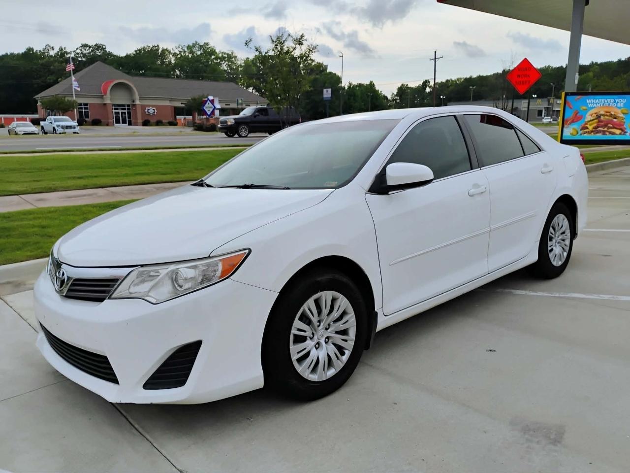 Toyota Camry 4dr Sdn I4 Auto XLE (Natl) 2013