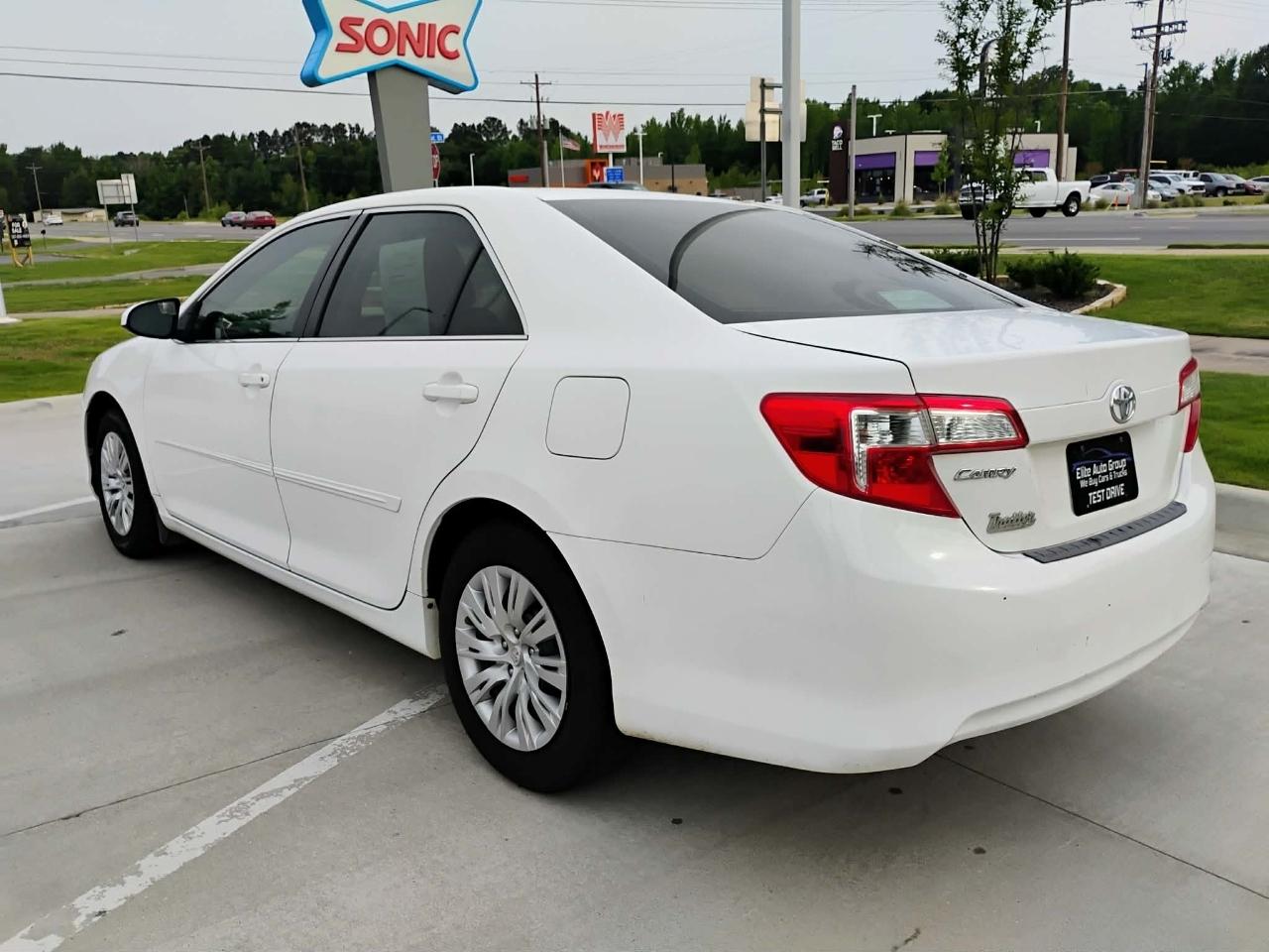 Toyota Camry 4dr Sdn I4 Auto XLE (Natl) 2013