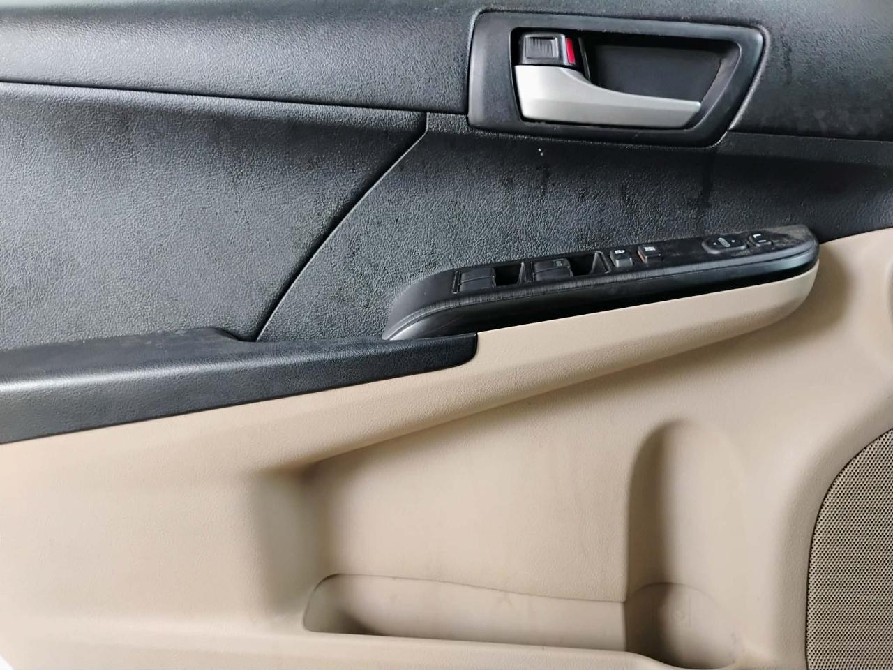Toyota Camry 4dr Sdn I4 Auto XLE (Natl) 2013