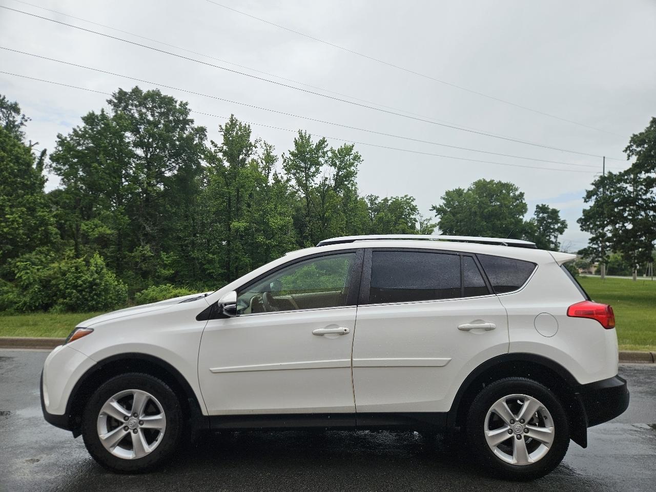 Toyota RAV4 AWD 4dr XLE (Natl) 2013