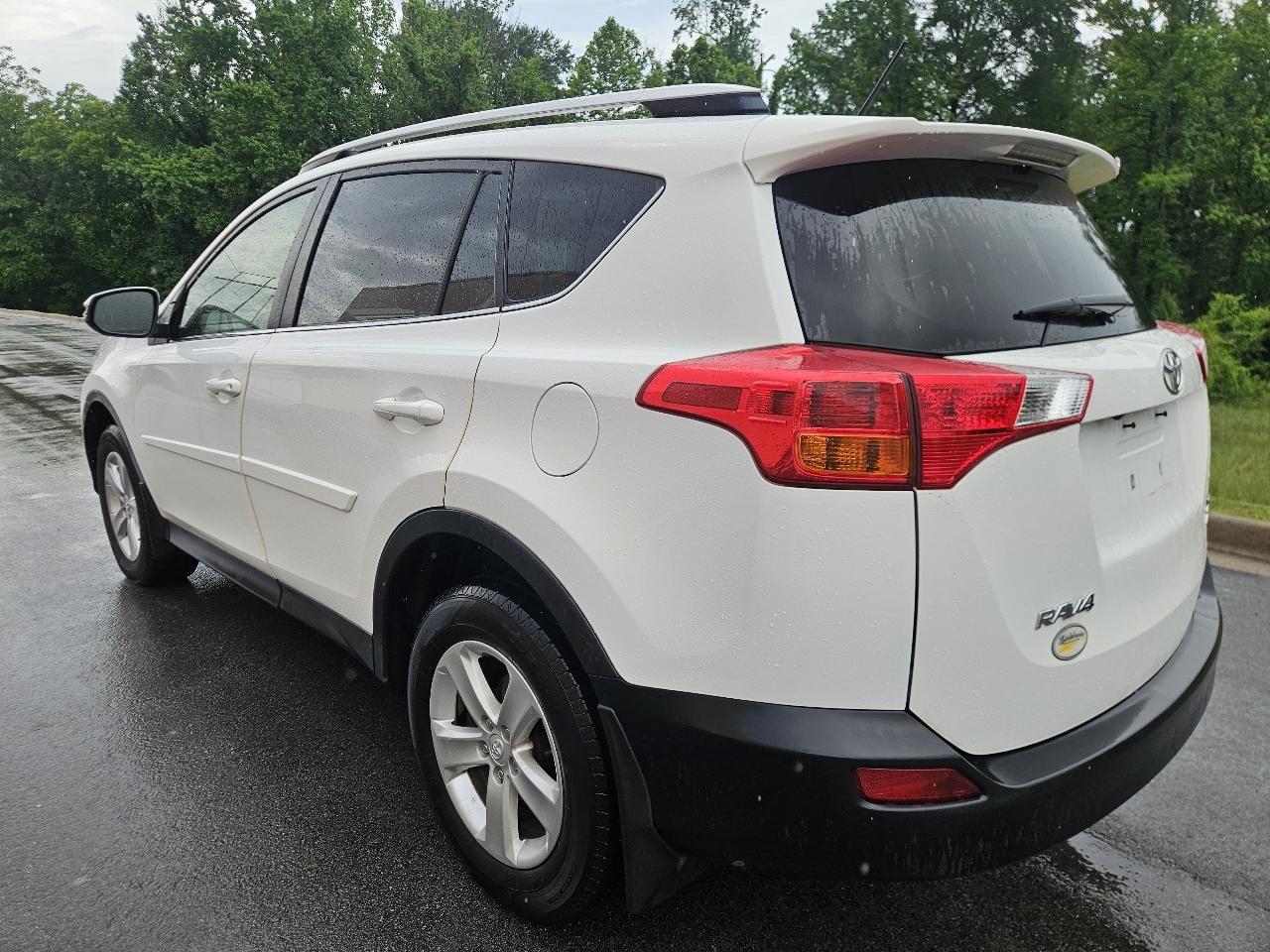 Toyota RAV4 AWD 4dr XLE (Natl) 2013