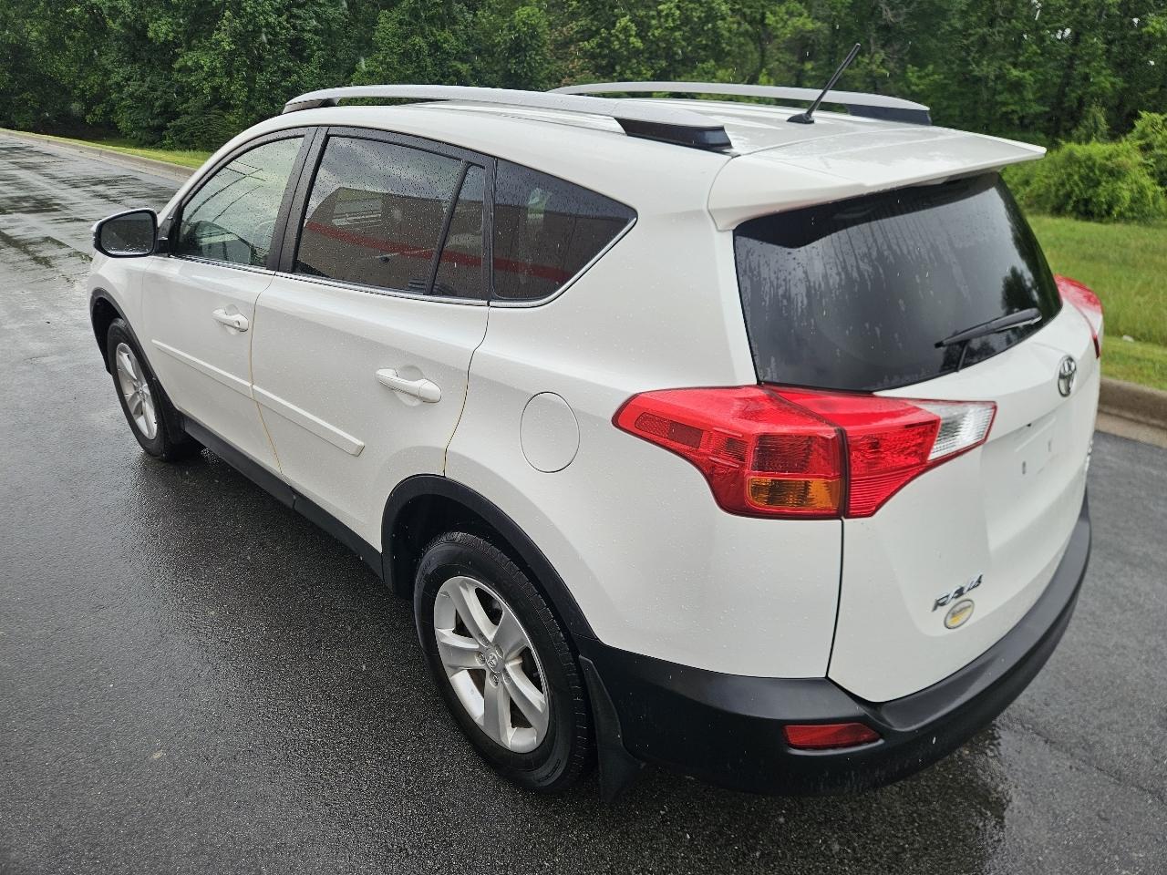 Toyota RAV4 AWD 4dr XLE (Natl) 2013
