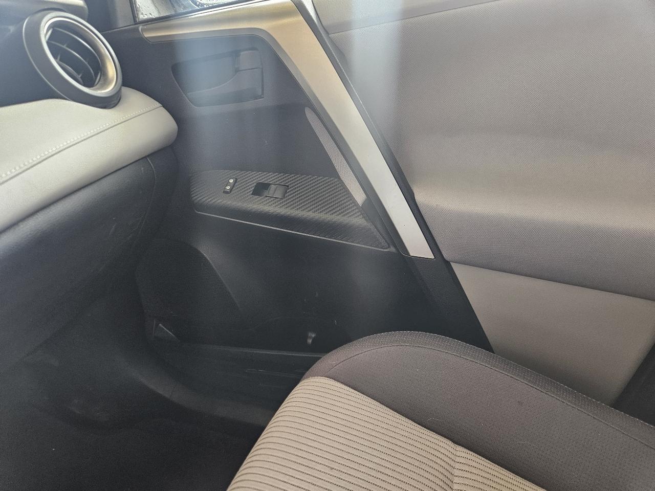 Toyota RAV4 AWD 4dr XLE (Natl) 2013