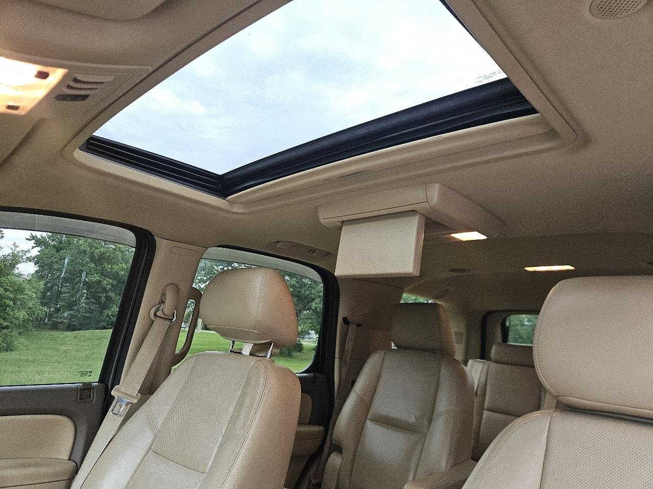 Chevrolet Tahoe 2WD 4dr 1500 LTZ 2012