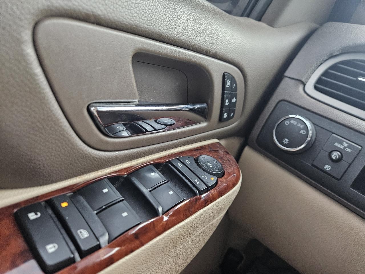 Chevrolet Tahoe 2WD 4dr 1500 LTZ 2012