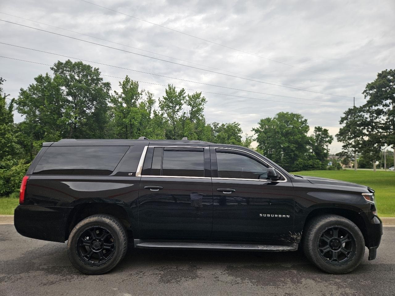 Chevrolet Suburban 4WD 4dr 1500 LT 2017