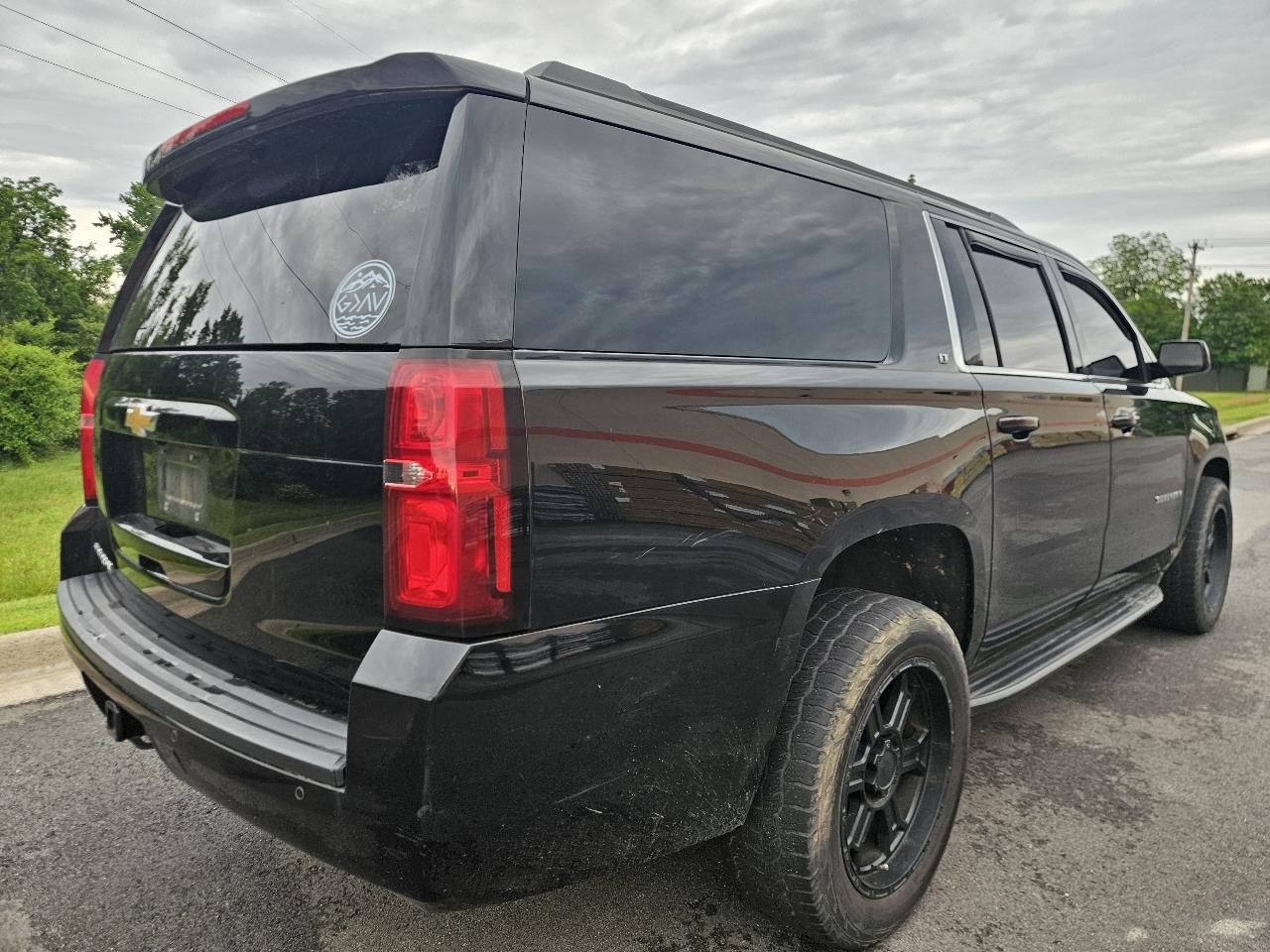 Chevrolet Suburban 4WD 4dr 1500 LT 2017