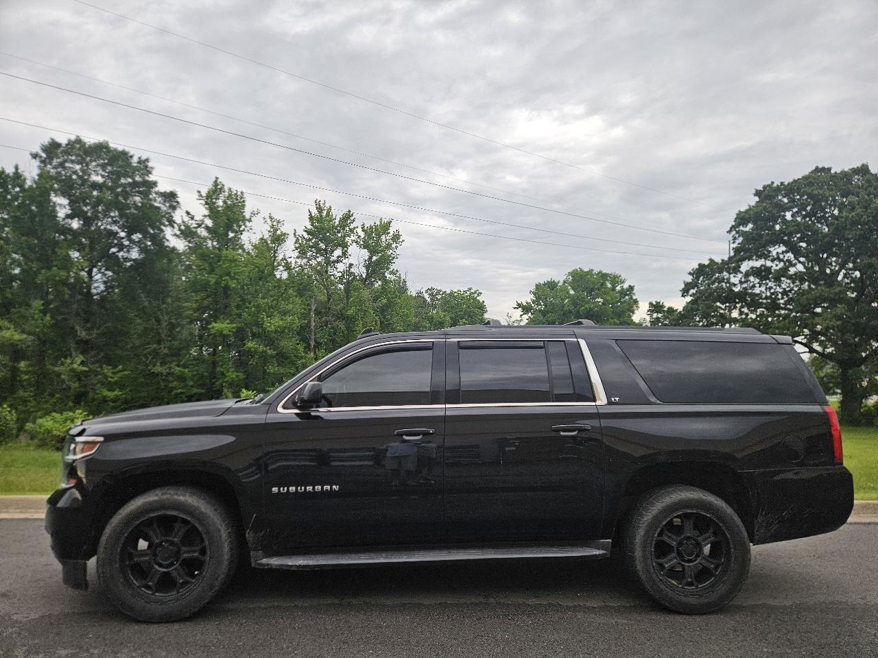 Chevrolet Suburban 4WD 4dr 1500 LT 2017