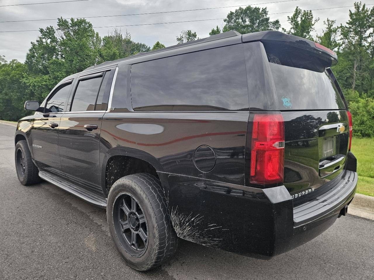 Chevrolet Suburban 4WD 4dr 1500 LT 2017