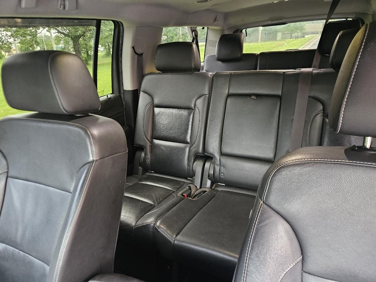 Chevrolet Suburban 4WD 4dr 1500 LT 2017
