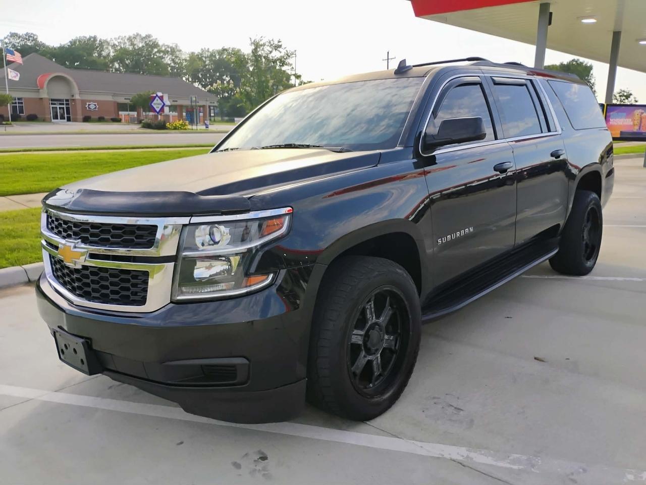 Chevrolet Suburban 4WD 4dr 1500 LT 2017