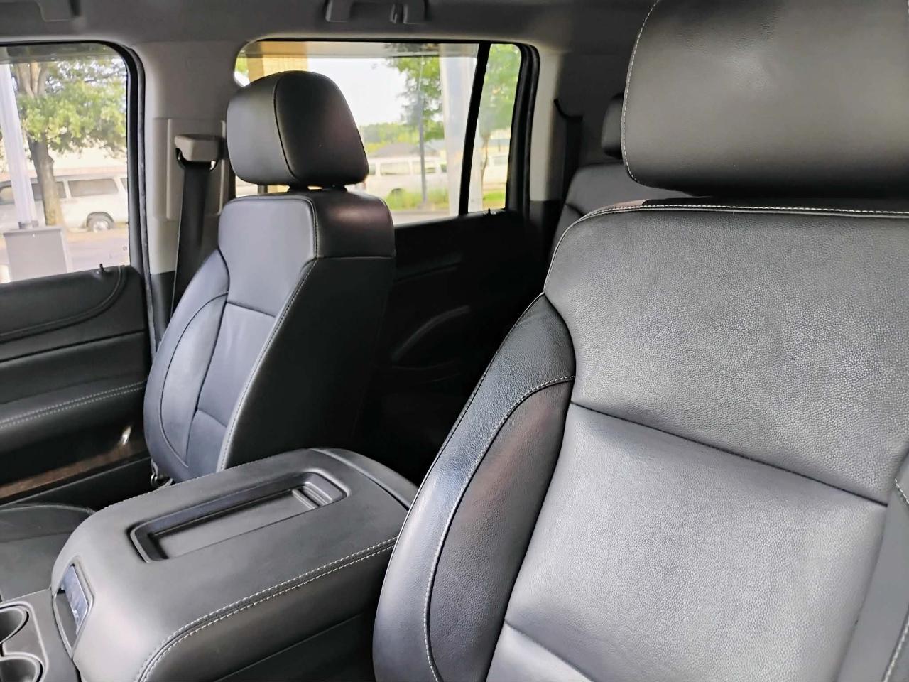 Chevrolet Suburban 4WD 4dr 1500 LT 2017