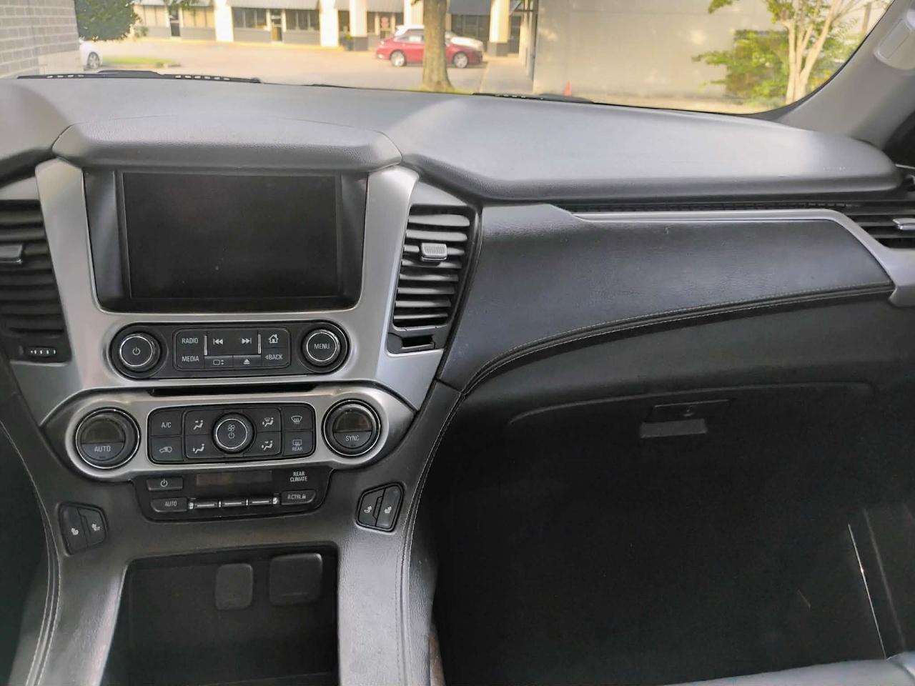 Chevrolet Suburban 4WD 4dr 1500 LT 2017