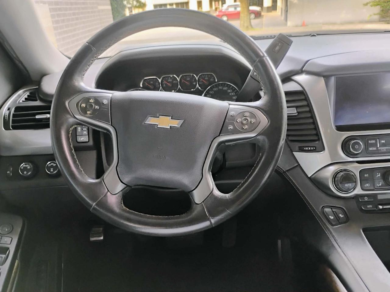 Chevrolet Suburban 4WD 4dr 1500 LT 2017