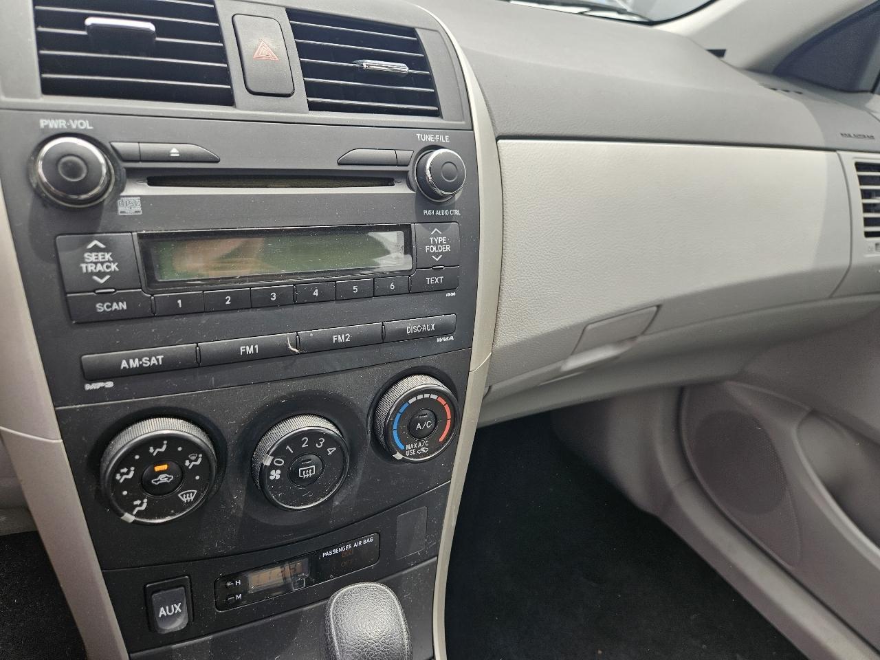 Toyota Corolla 4dr Sdn Man (Natl) 2010
