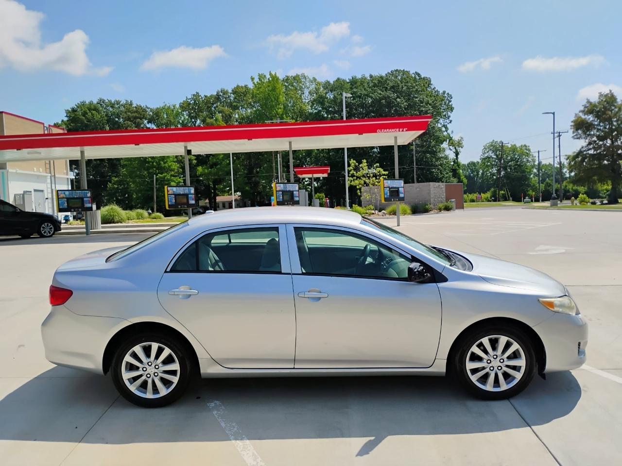 Toyota Corolla 4dr Sdn Man (Natl) 2010