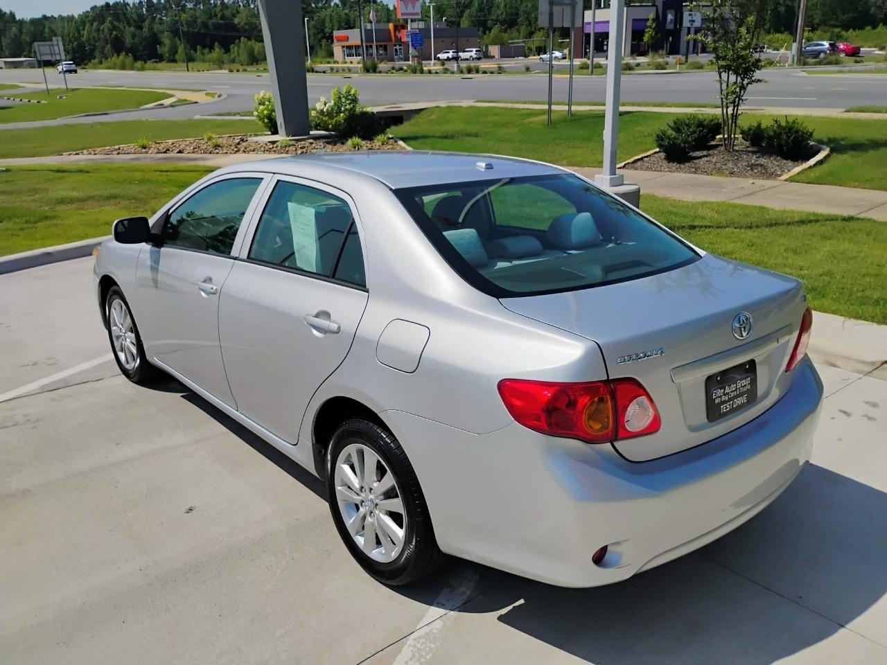 Toyota Corolla 4dr Sdn Man (Natl) 2010