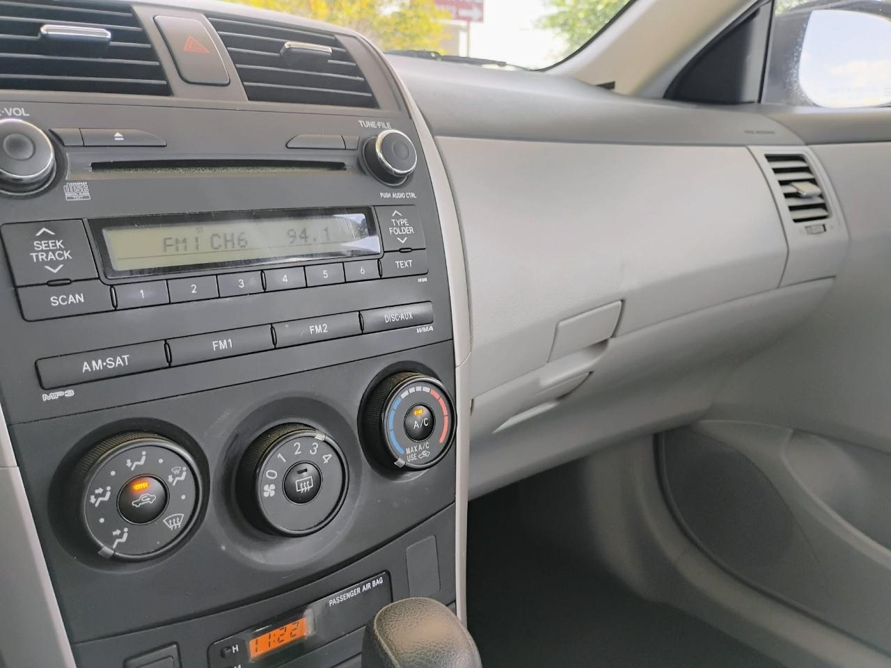 Toyota Corolla 4dr Sdn Man (Natl) 2010