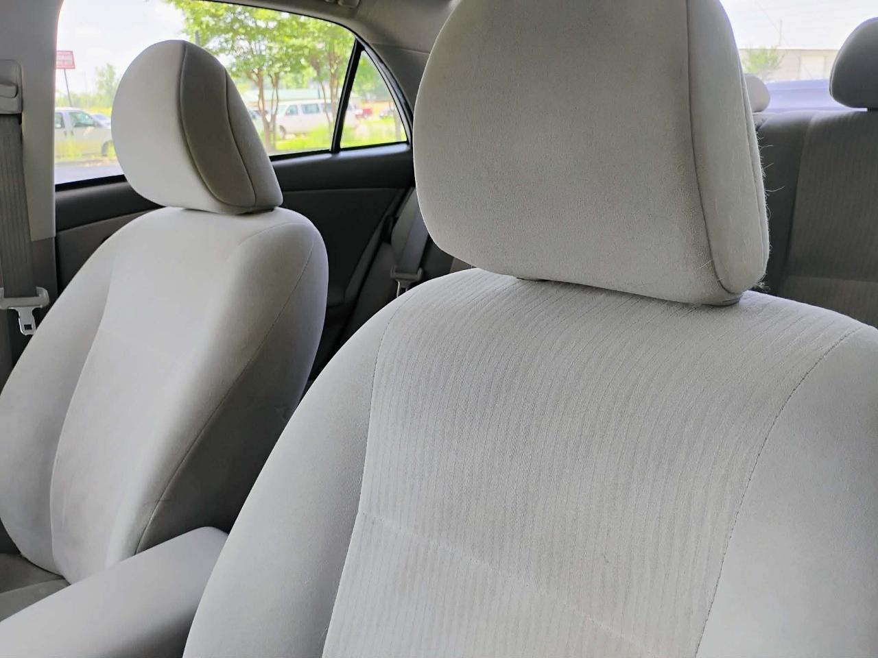 Toyota Corolla 4dr Sdn Man (Natl) 2010