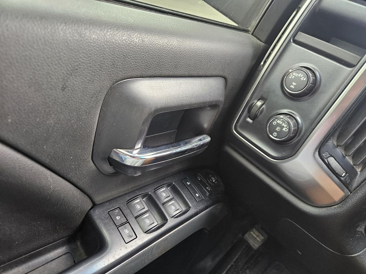 Chevrolet Silverado 1500 4WD Crew Cab 143.5" LT w/2LT 2018