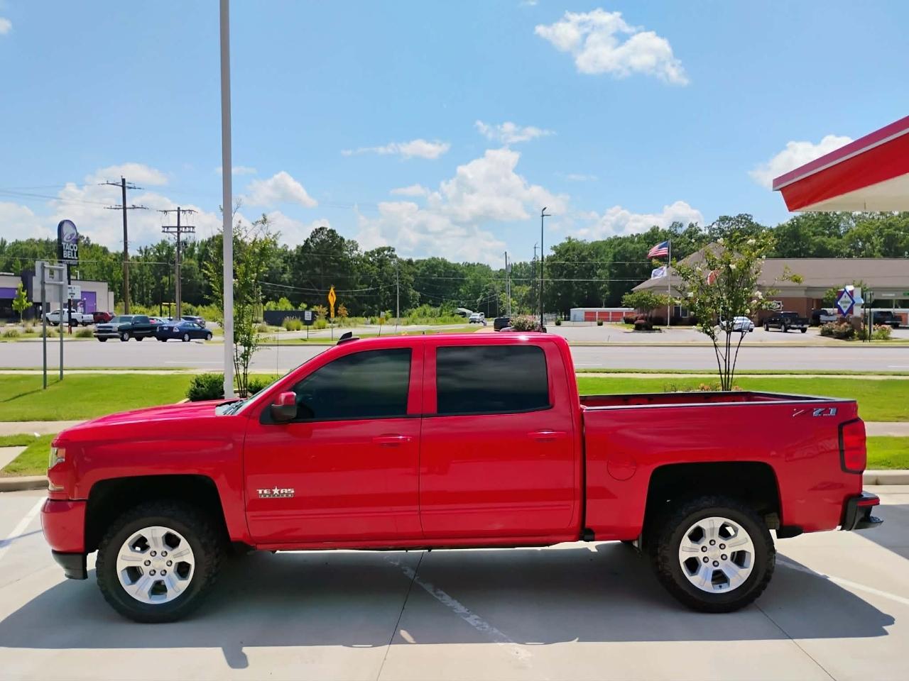 Chevrolet Silverado 1500 4WD Crew Cab 143.5" LT w/2LT 2018
