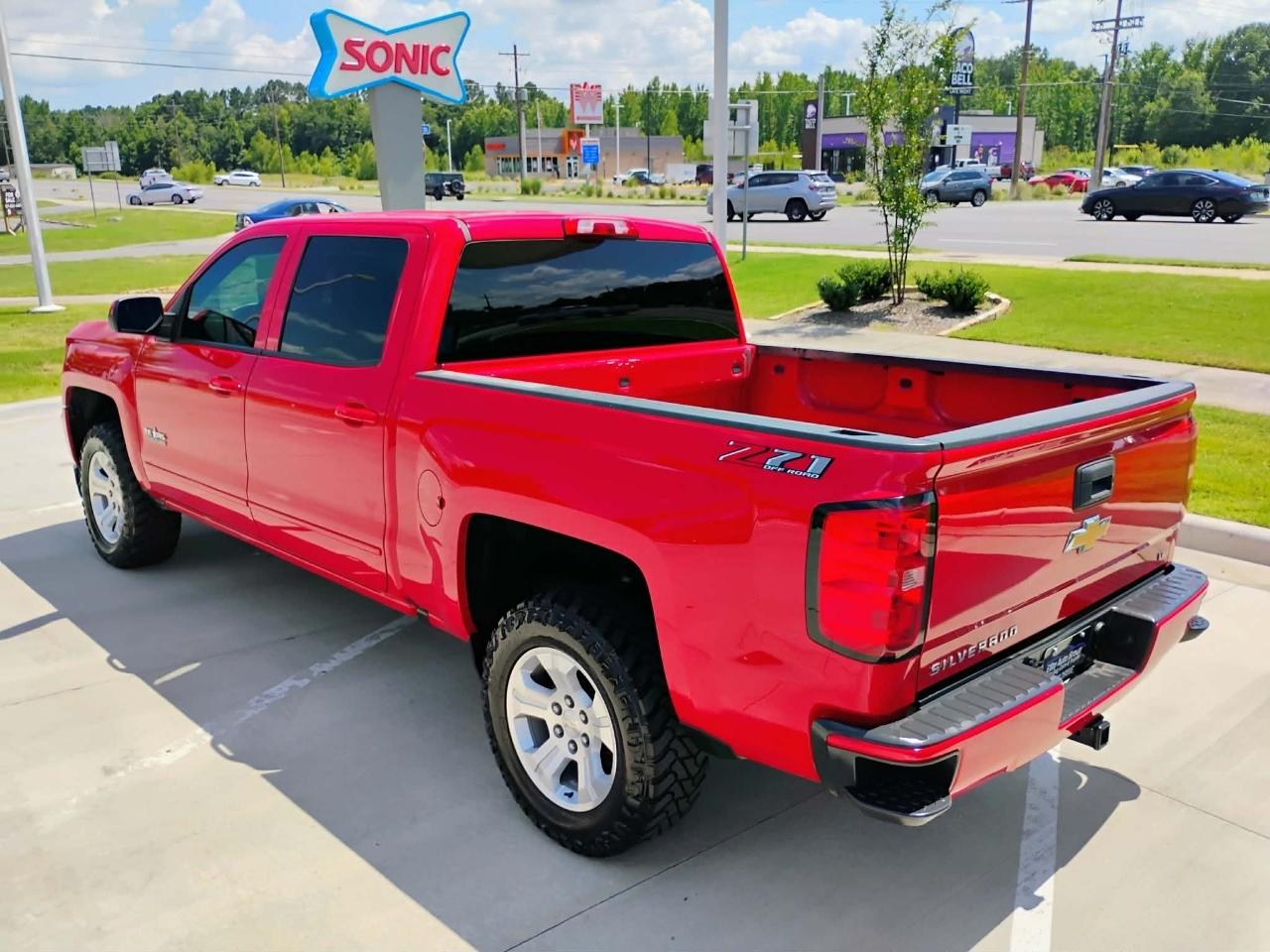 Chevrolet Silverado 1500 4WD Crew Cab 143.5" LT w/2LT 2018