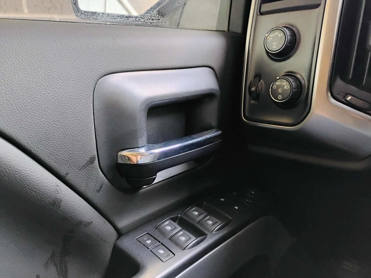 Chevrolet Silverado 1500 4WD Crew Cab 143.5" LT w/2LT 2018
