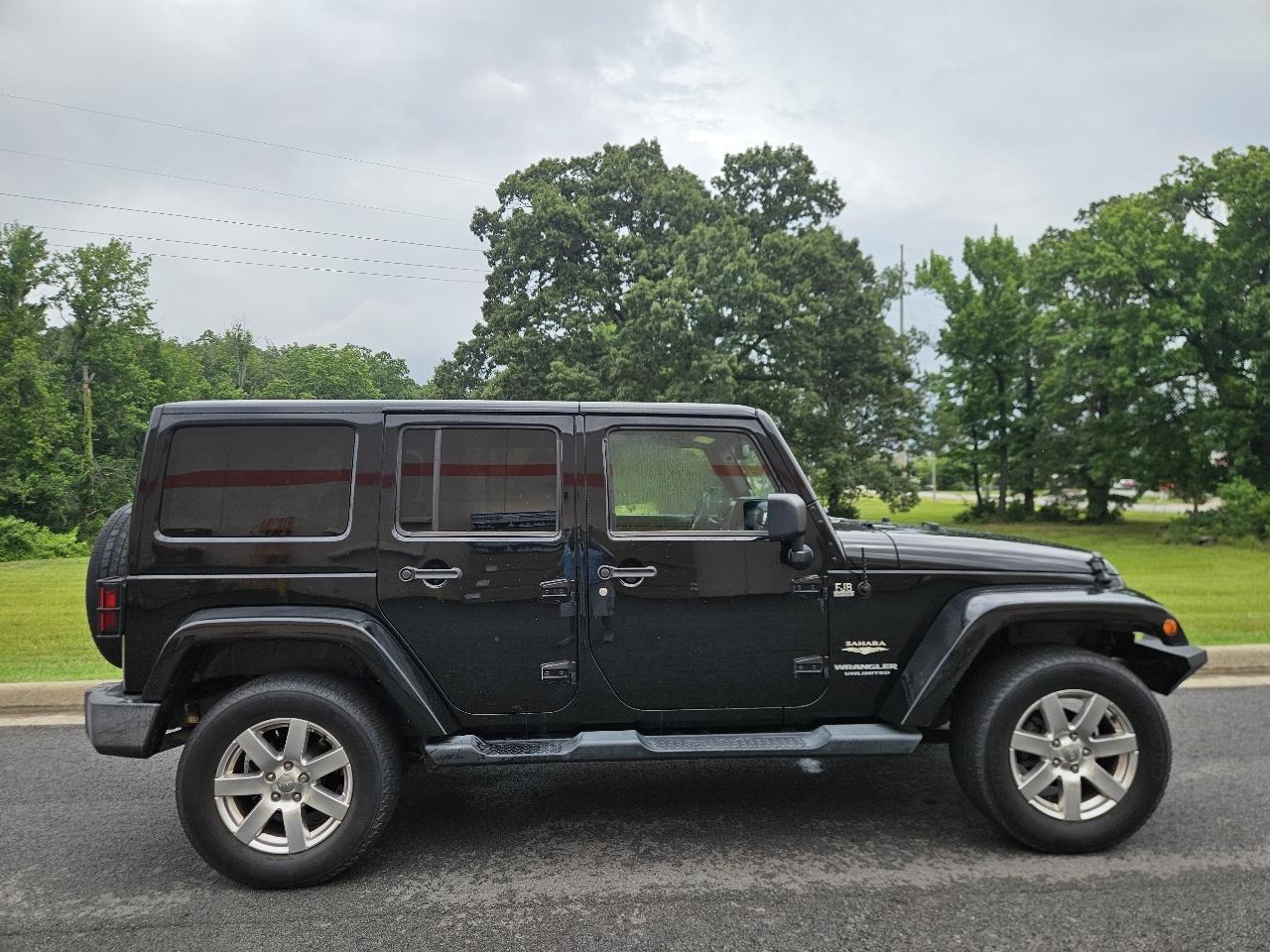 Jeep Wrangler Unlimited 4WD 4dr Sahara 2013