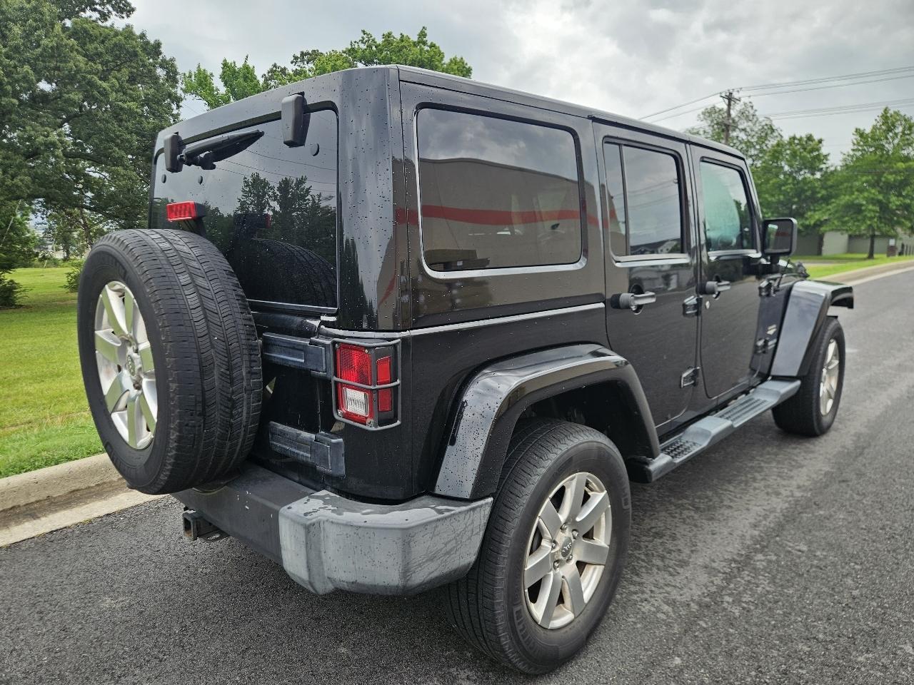 Jeep Wrangler Unlimited 4WD 4dr Sahara 2013