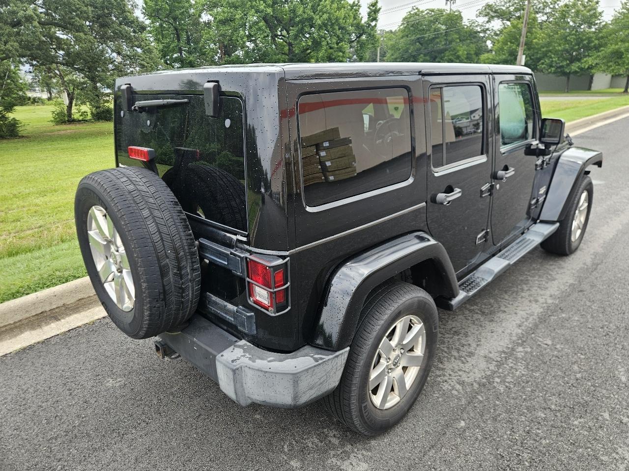 Jeep Wrangler Unlimited 4WD 4dr Sahara 2013
