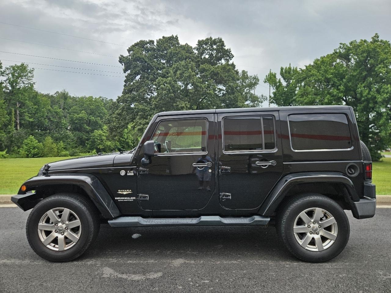 Jeep Wrangler Unlimited 4WD 4dr Sahara 2013