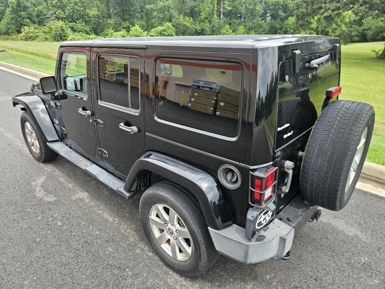 Jeep Wrangler Unlimited 4WD 4dr Sahara 2013