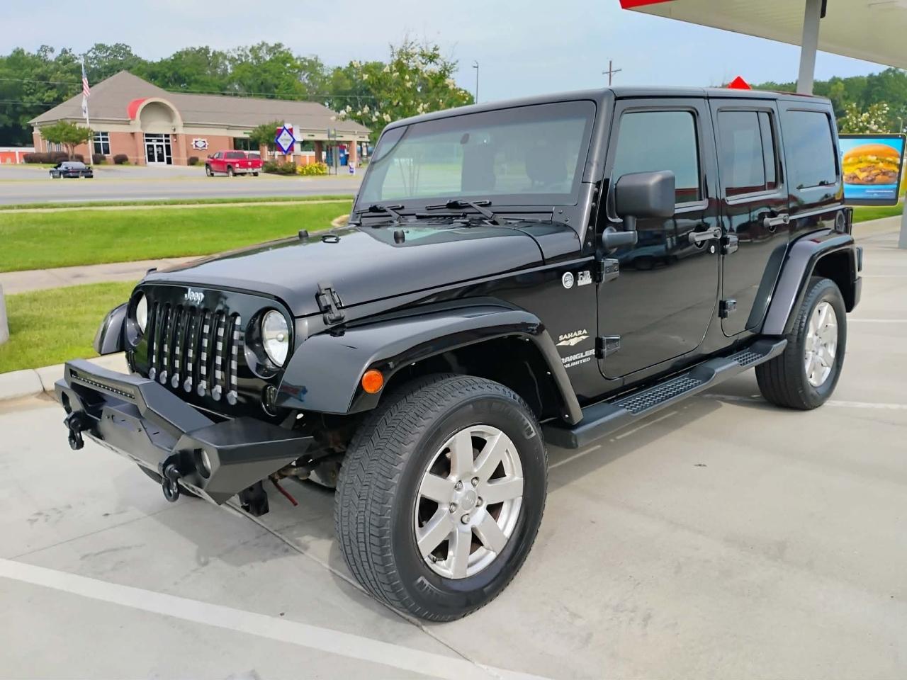 Jeep Wrangler Unlimited 4WD 4dr Sahara 2013