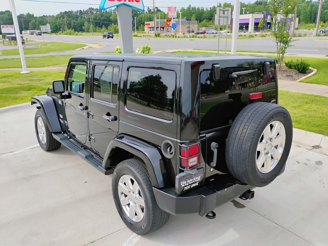 Jeep Wrangler Unlimited 4WD 4dr Sahara 2013