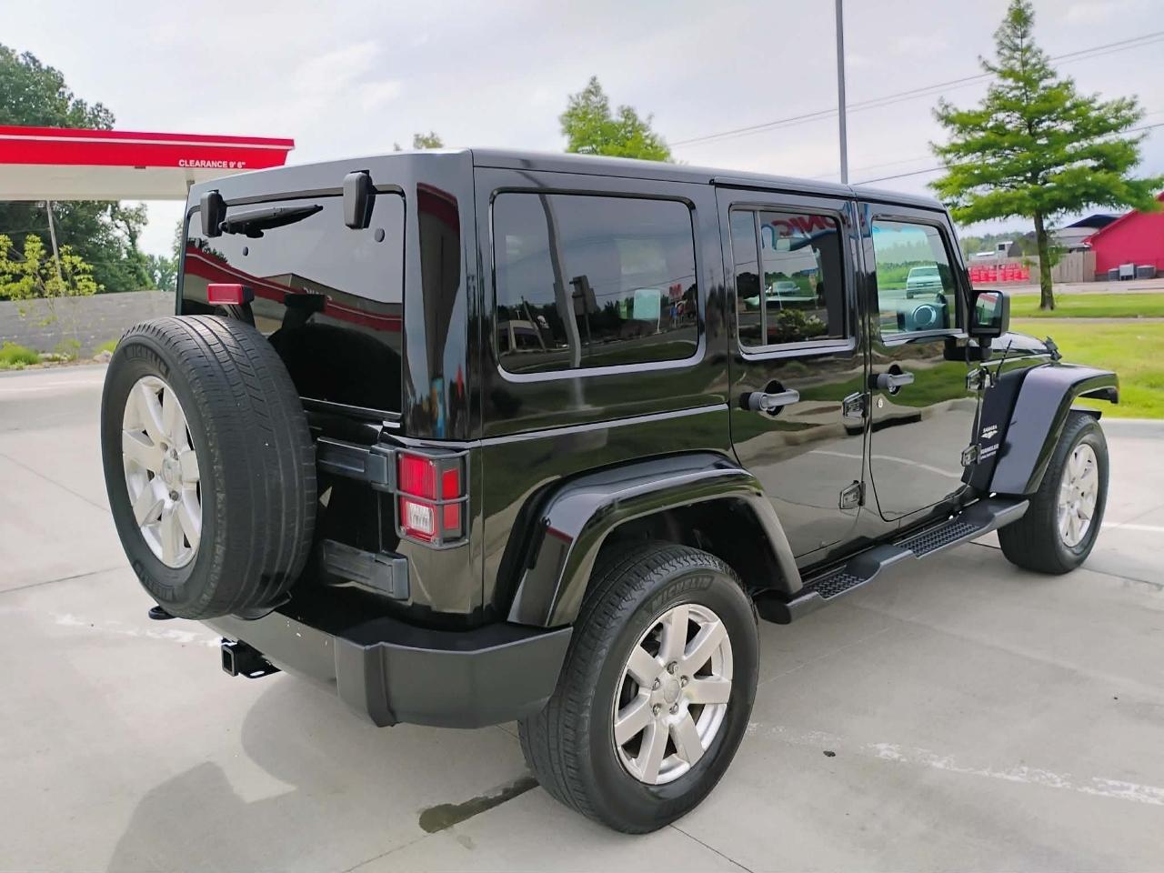 Jeep Wrangler Unlimited 4WD 4dr Sahara 2013