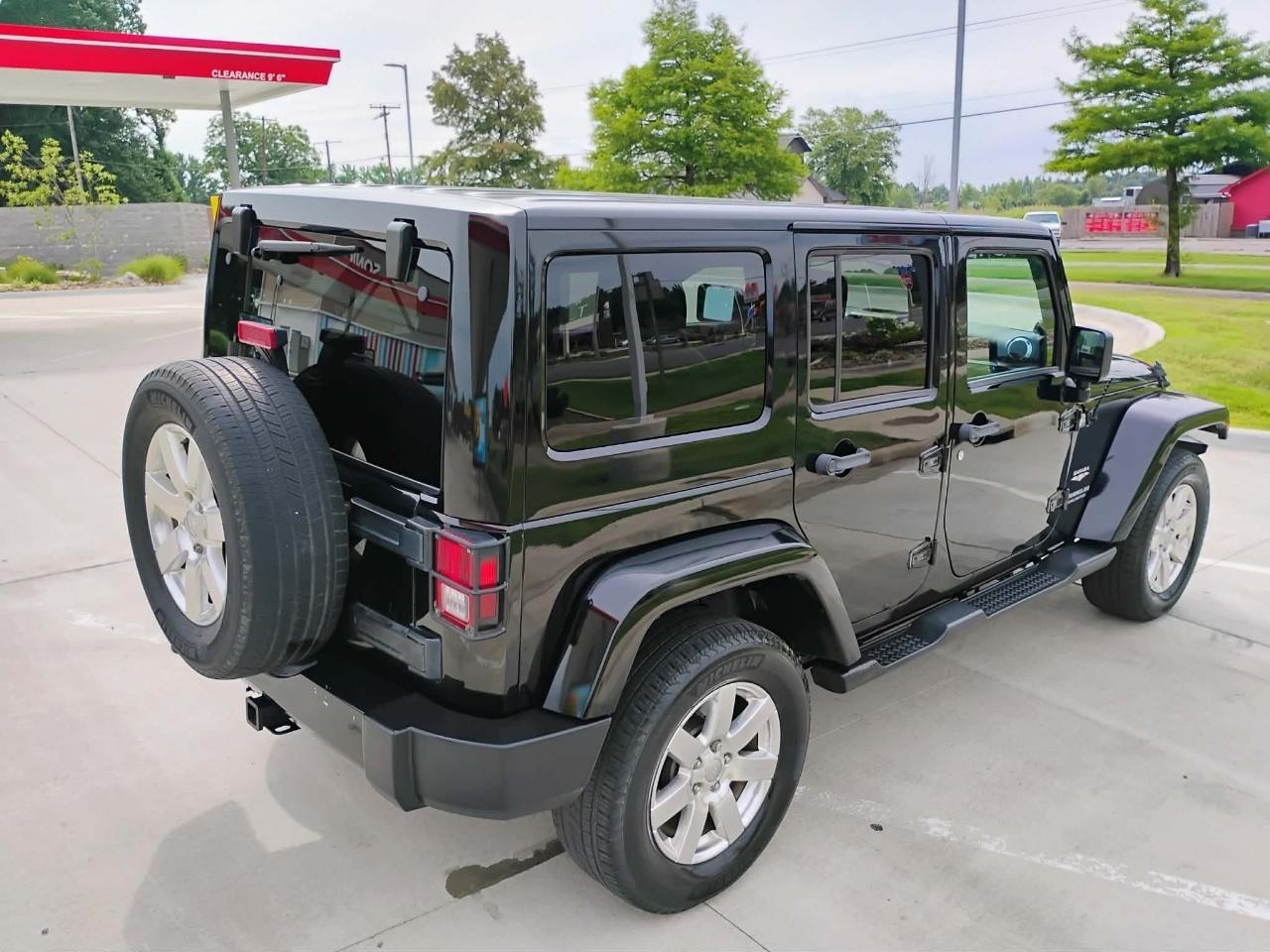 Jeep Wrangler Unlimited 4WD 4dr Sahara 2013