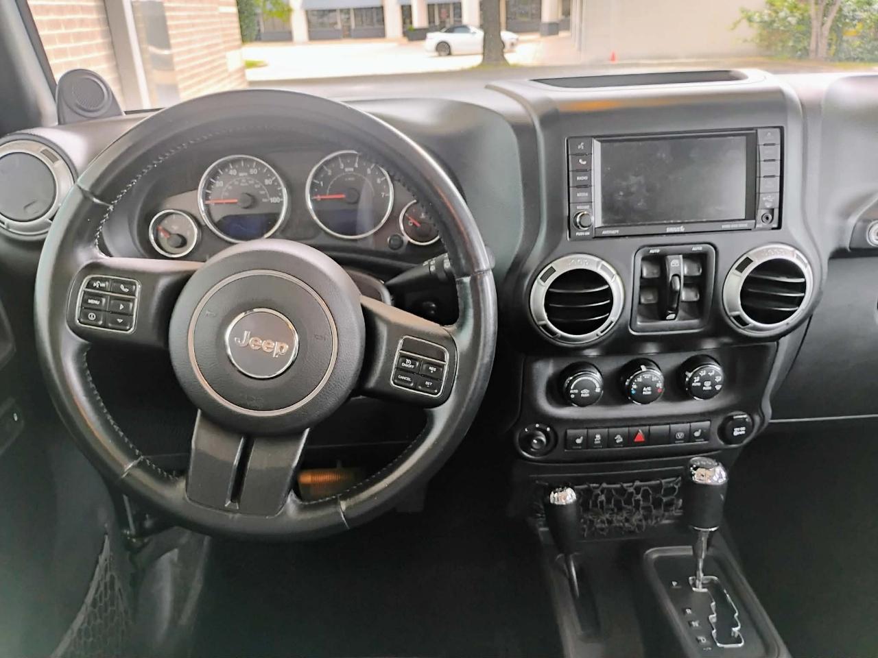 Jeep Wrangler Unlimited 4WD 4dr Sahara 2013